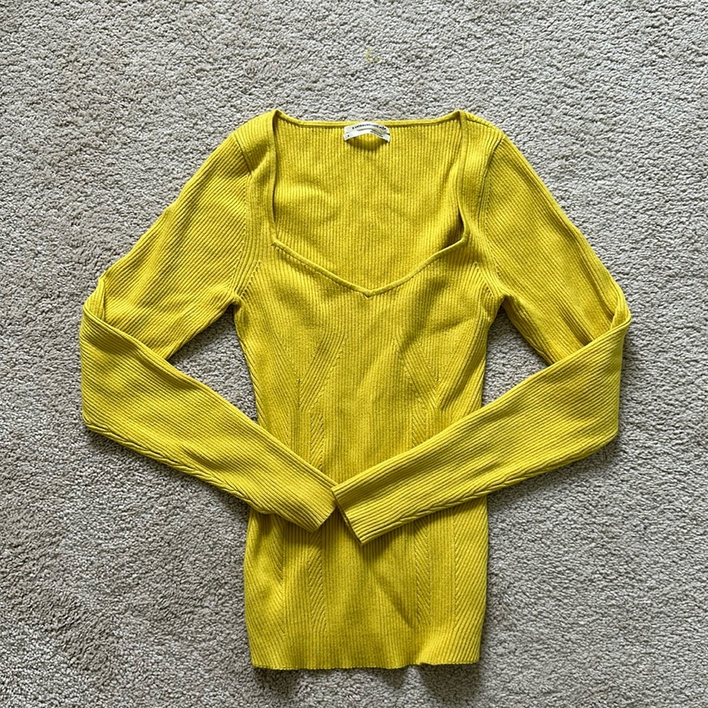 Knit long sleeved top